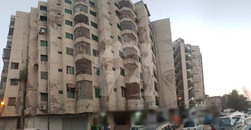 گلشنِ اقبال - بلاک 11 گلشنِ اقبال گلشنِ اقبال ٹاؤن کراچی میں 3 کمروں کا 8 مرلہ فلیٹ 1 کروڑ میں برائے فروخت۔