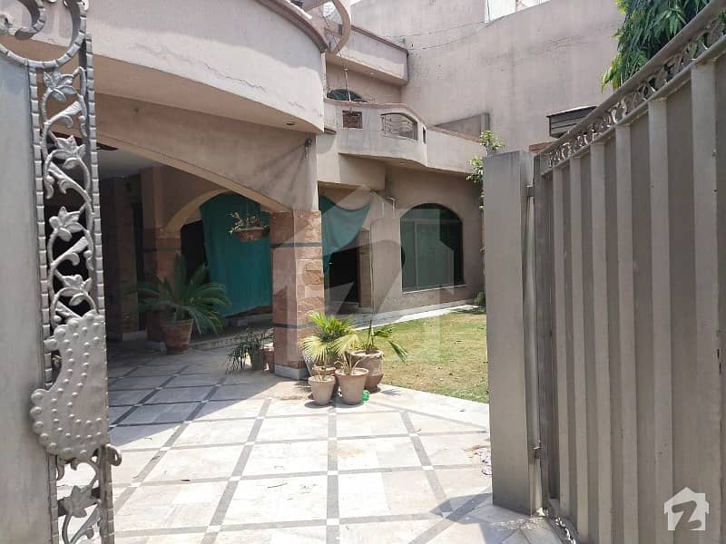 رضوان گارڈن سکیم لاہور میں 5 کمروں کا 1 کنال مکان 75 ہزار میں کرایہ پر دستیاب ہے۔
