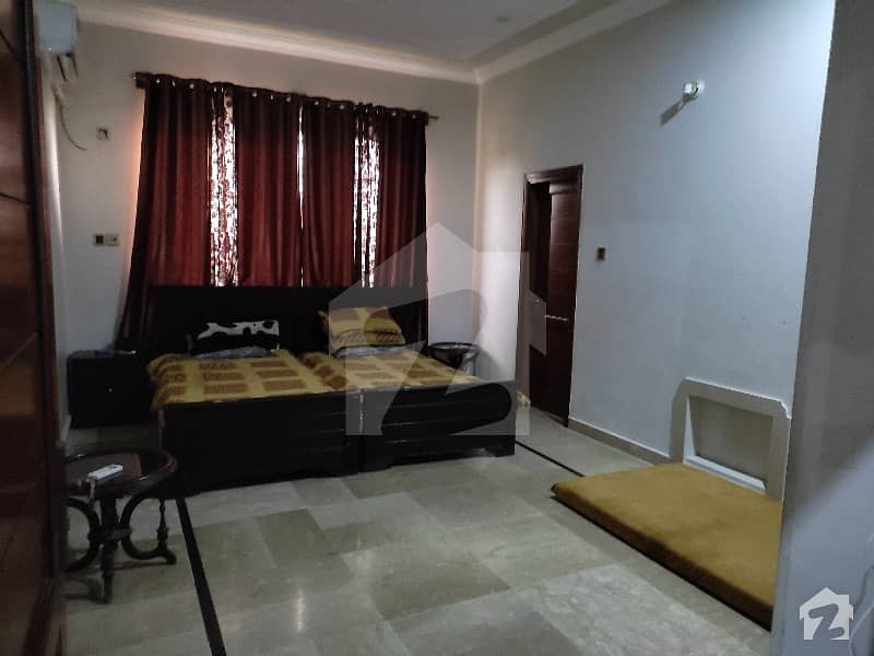 1 Kanal Upper Portion With Parking Of 2 Cars And 6 Rooms For Rent
