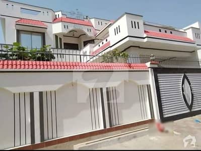 رفیع قمر روڈ بہاولپور میں 6 کمروں کا 15 مرلہ مکان 1.55 کروڑ میں برائے فروخت۔