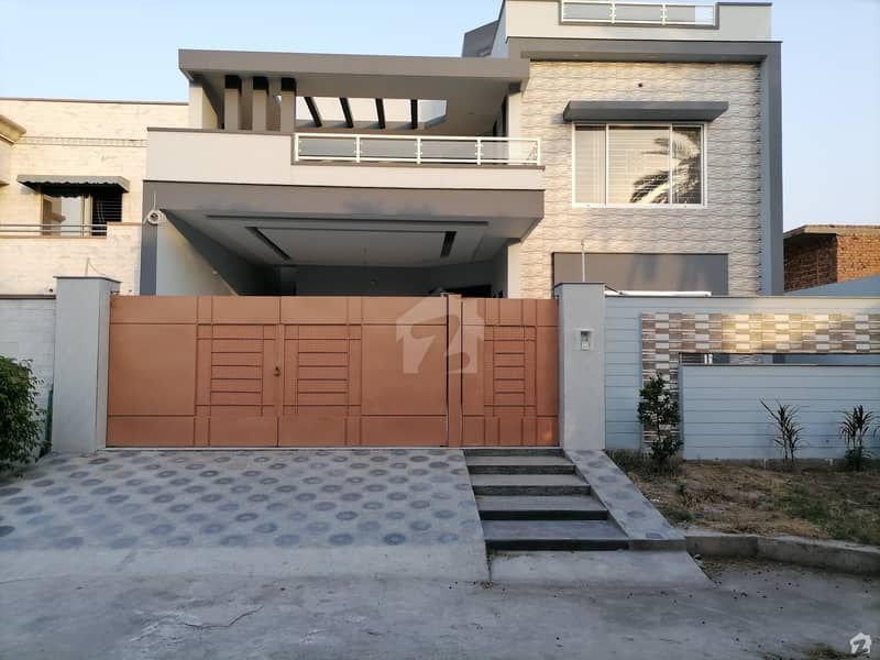 خیابانِ گارڈنز فیصل آباد میں 12 مرلہ مکان 3 کروڑ میں برائے فروخت۔