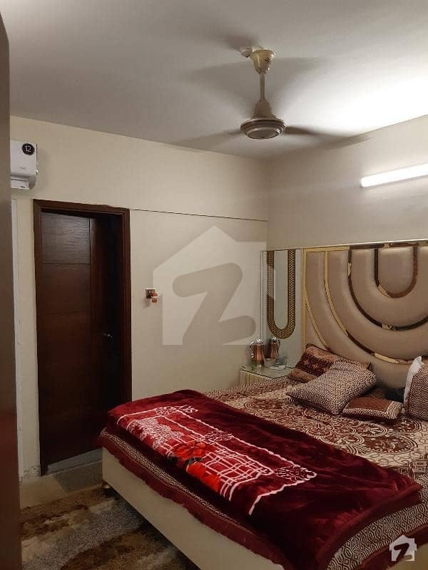 کلفٹن ۔ بلاک 4 کلفٹن کراچی میں 3 کمروں کا 6 مرلہ فلیٹ 1.55 کروڑ میں برائے فروخت۔