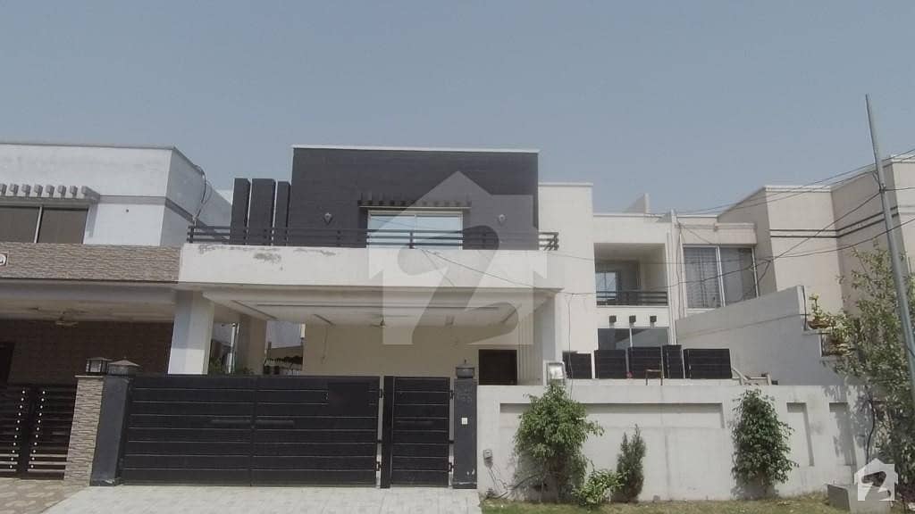 ڈیوائن گارڈنز ۔ بلاک اے ڈیوائن گارڈنز لاہور میں 6 کمروں کا 14 مرلہ مکان 3.35 کروڑ میں برائے فروخت۔