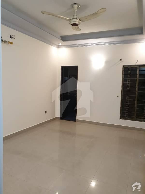 پی آئی اے ہاؤسنگ سکیم ۔ بلاک سی پی آئی اے ہاؤسنگ سکیم لاہور میں 6 کمروں کا 1 کنال مکان 3.3 کروڑ میں برائے فروخت۔