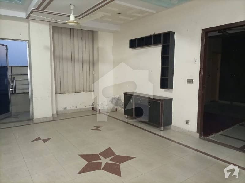 یتیم خانہ چوک ملتان روڈ لاہور میں 3 کمروں کا 5 مرلہ فلیٹ 65 لاکھ میں برائے فروخت۔