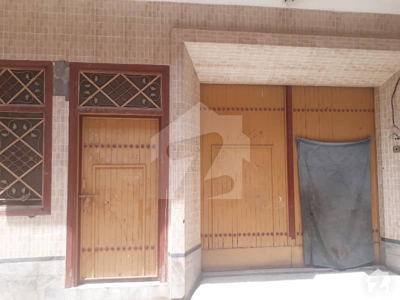 ڈلا زیک روڈ پشاور میں 7 کمروں کا 6 مرلہ مکان 1.5 کروڑ میں برائے فروخت۔