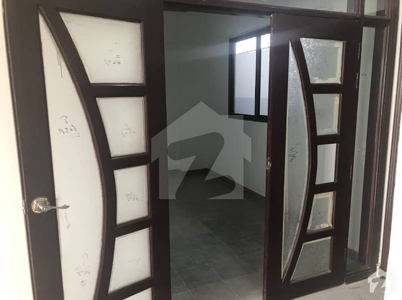 Stunning 1200  Square Feet Flat In Gulshan-E-Iqbal Town Available