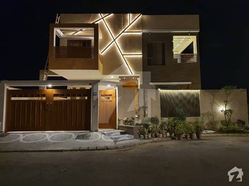 500  Sq Yards Owner Built Luxurious highly Furnished Bungalow