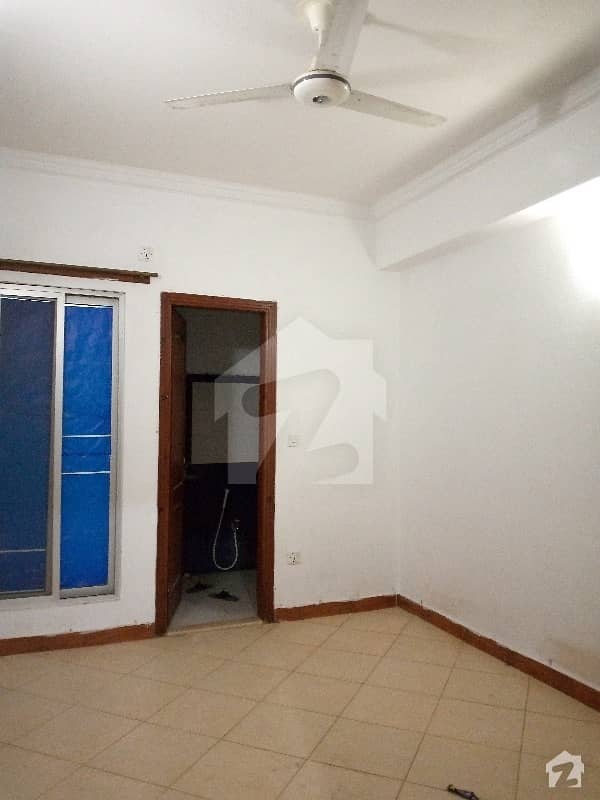 2 Bedrooms Flat Available For Rent