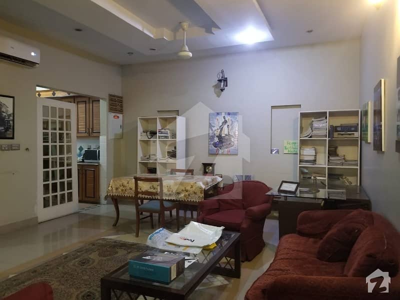 باتھ آئی لینڈ کراچی میں 3 کمروں کا 10 مرلہ زیریں پورشن 1.35 لاکھ میں کرایہ پر دستیاب ہے۔