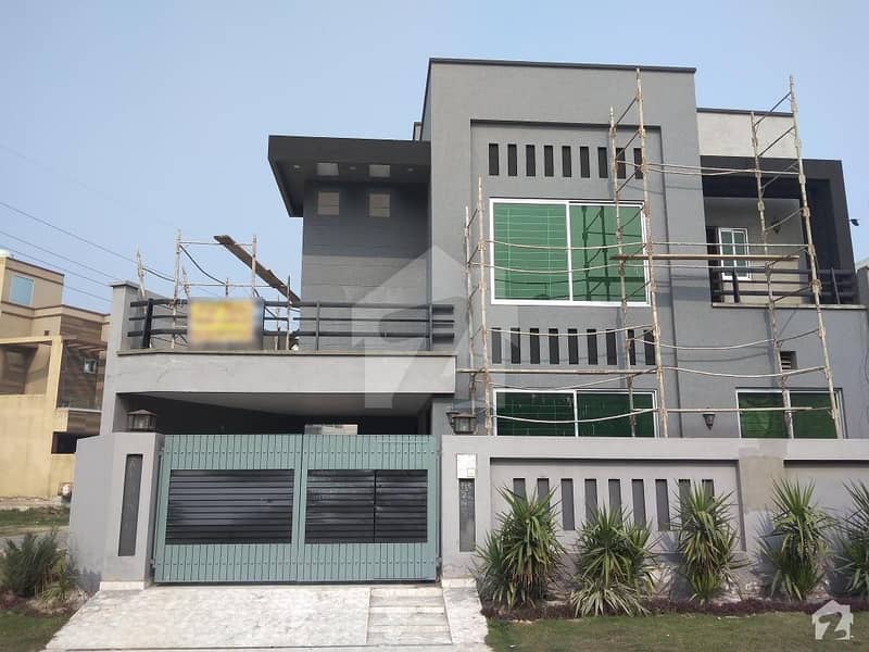 7 Marla House In Paragon City For Sale