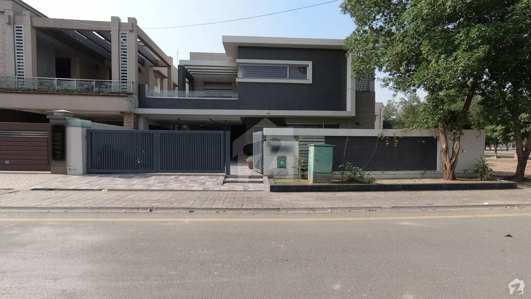 1 Kanal Nishter Bungalow With Basement For Sale. Bharia Town Lahore Near Theme Park.