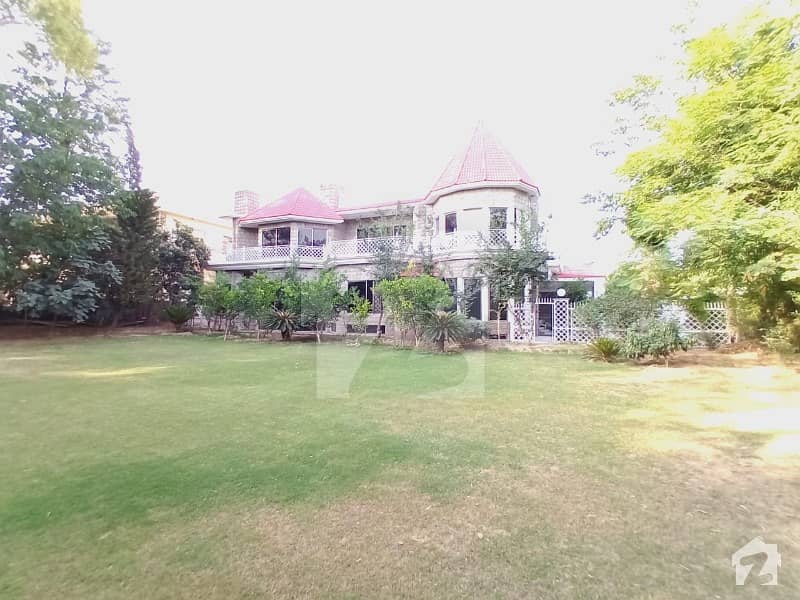 Fully Furnished Triple Story 5 Beds House With Extra Land For Rent In F-11/1