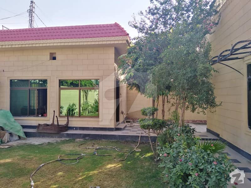 ڈیفینس آفیسر کالونی پشاور میں 4 کمروں کا 1 کنال مکان 6.5 کروڑ میں برائے فروخت۔