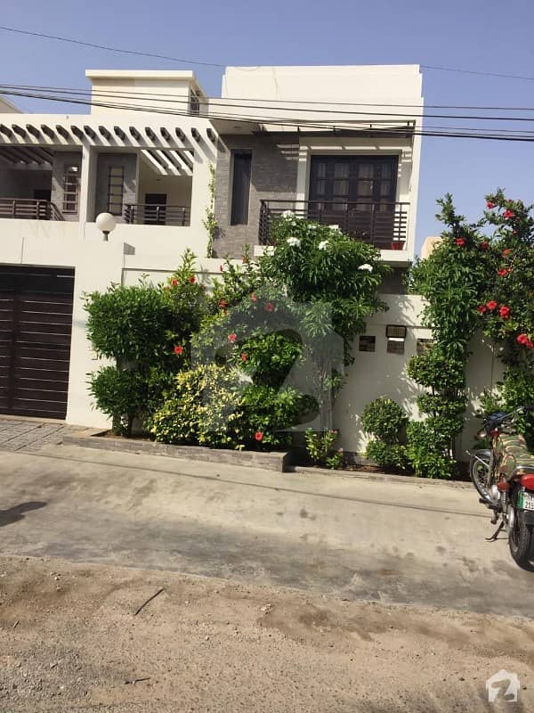 ڈی ایچ اے فیز 6 ڈی ایچ اے کراچی میں 5 کمروں کا 16 مرلہ مکان 7.1 کروڑ میں برائے فروخت۔