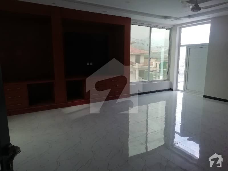 1 Kanal House 5 Bed 2 Kitchen D/ D For Sale