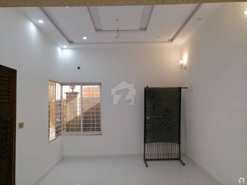 ایڈن بولیوارڈ ہاؤسنگ سکیم کالج روڈ لاہور میں 5 کمروں کا 5 مرلہ مکان 1.32 کروڑ میں برائے فروخت۔