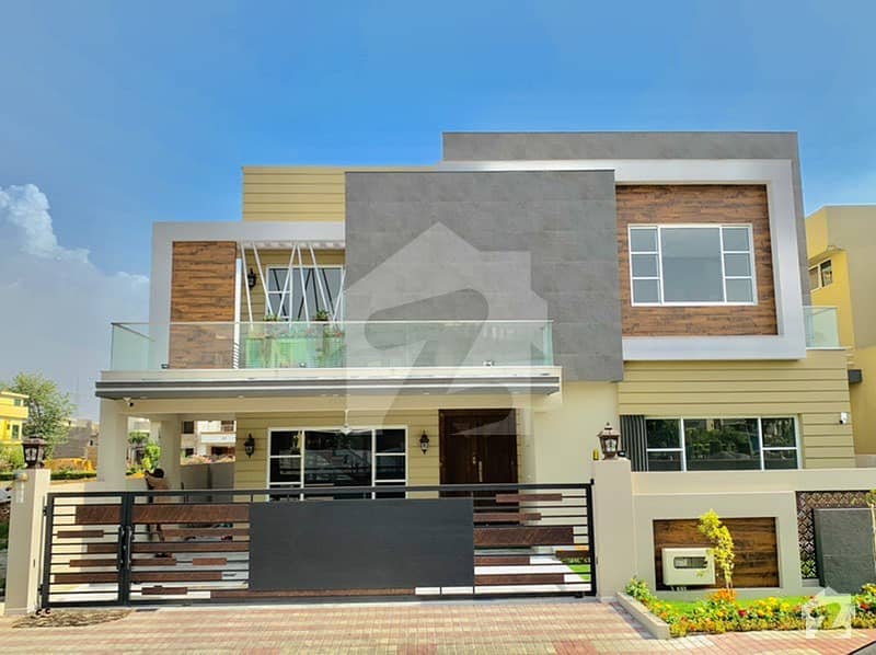 1 Kanal Stunning House Available For Sale On Outclass Location (must Check