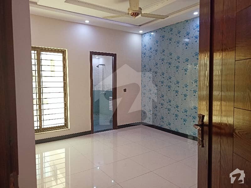 ڈیوائن گارڈنز لاہور میں 3 کمروں کا 8 مرلہ مکان 2 کروڑ میں برائے فروخت۔