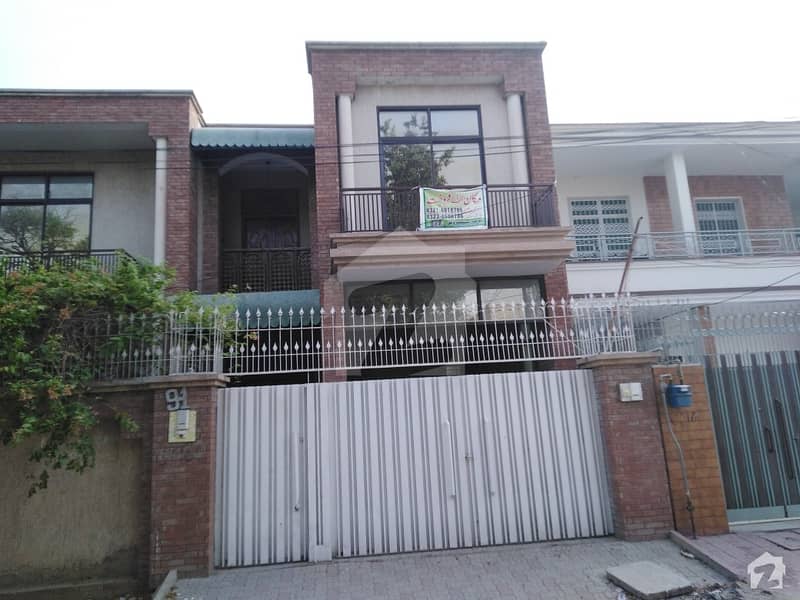 10 Marla House In Khayaban-e-Sadiq For Sale