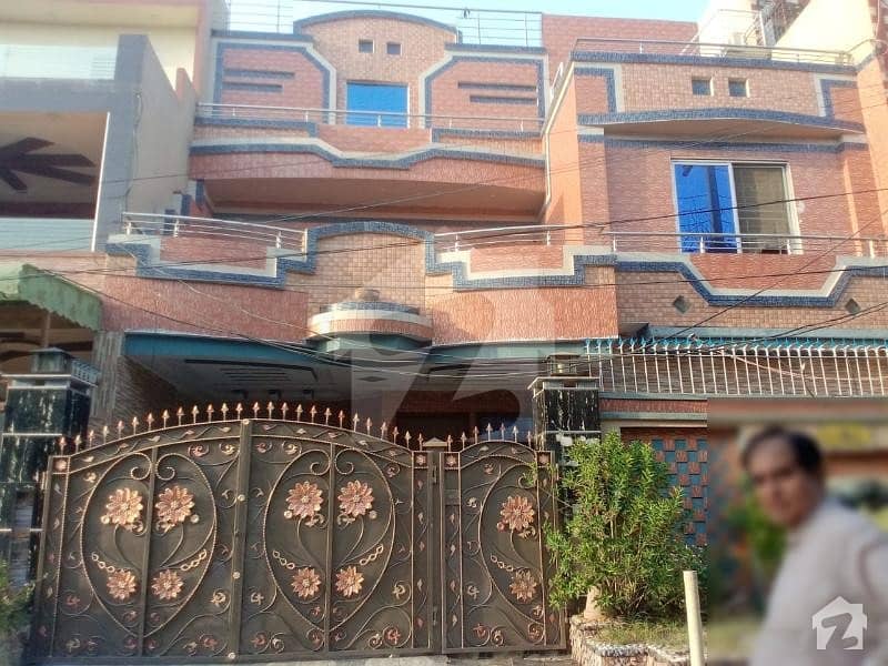 سبزہ زار سکیم لاہور میں 6 کمروں کا 10 مرلہ مکان 2.5 کروڑ میں برائے فروخت۔