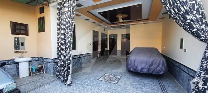 گرین ایکڑز ٹاؤن مردان میں 5 کمروں کا 8 مرلہ مکان 42 ہزار میں کرایہ پر دستیاب ہے۔