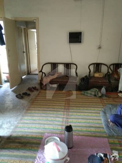 کرکٹ اسٹیڈیم روڈ راولپنڈی میں 3 کمروں کا 10 مرلہ فلیٹ 18 ہزار میں کرایہ پر دستیاب ہے۔