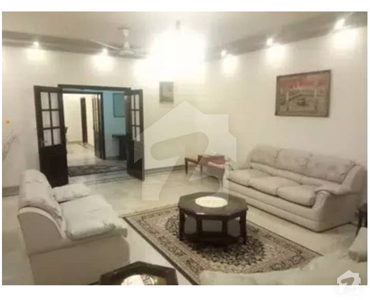 4 Bed Fully Furnish Apartment Available For Rent In F-11 Markaz