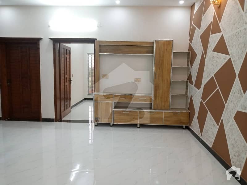پنجاب یونیورسٹی ایمپلائیز سوسائٹی لاہور میں 4 کمروں کا 5 مرلہ مکان 1.4 کروڑ میں برائے فروخت۔