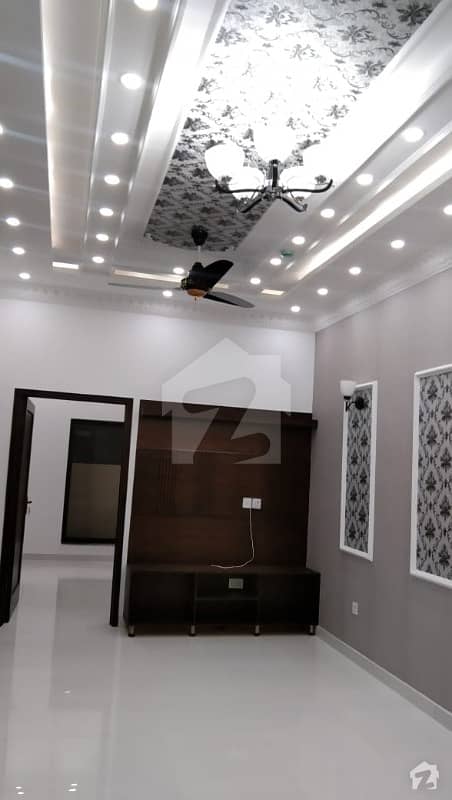 ڈی ایچ اے 9 ٹاؤن ۔ بلاک سی ڈی ایچ اے 9 ٹاؤن ڈیفنس (ڈی ایچ اے) لاہور میں 3 کمروں کا 5 مرلہ مکان 1.6 کروڑ میں برائے فروخت۔