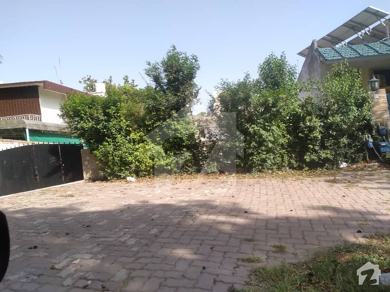 An Old/ Livable House/ 800 Sqyrds/ F-6 Is Available For Sale