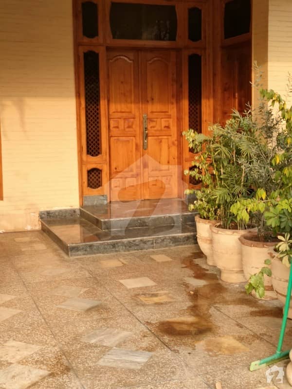 One Kanal Double Unit House Available For Rent At Link Road Model Town Lahore