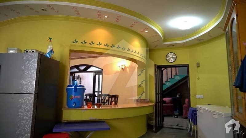 ماڈل ٹاؤن لاہور میں 5 کمروں کا 1 کنال مکان 5 کروڑ میں برائے فروخت۔