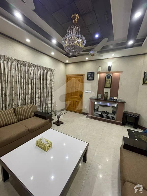 طارق گارڈنز ۔ بلاک ای طارق گارڈنز لاہور میں 5 کمروں کا 10 مرلہ مکان 3.25 کروڑ میں برائے فروخت۔