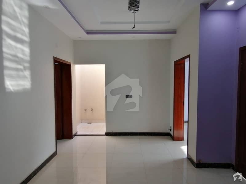 سکھ چین گارڈنز لاہور میں 6 کمروں کا 1 کنال مکان 2.8 کروڑ میں برائے فروخت۔