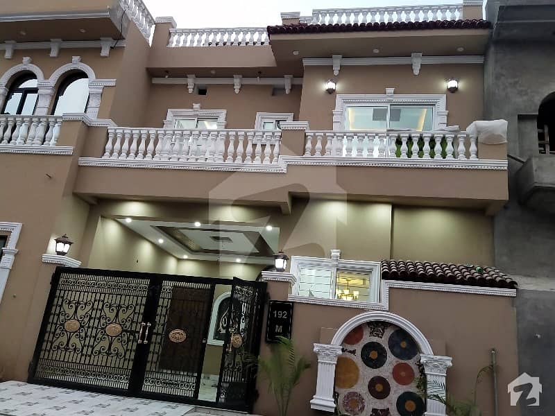 فارمانئیٹس ہاؤسنگ سکیم لاہور میں 4 کمروں کا 5 مرلہ مکان 1.3 کروڑ میں برائے فروخت۔