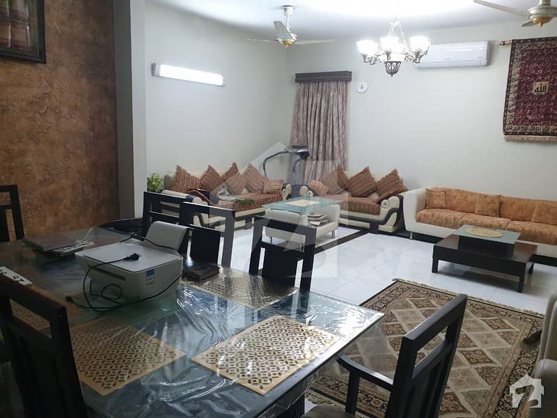 ڈی ایچ اے فیز 4 ڈی ایچ اے کراچی میں 5 کمروں کا 12 مرلہ مکان 7.8 کروڑ میں برائے فروخت۔