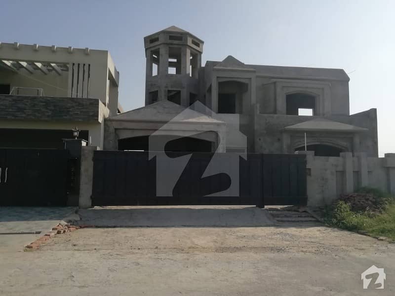 1 Kanal Gray Structure House For Sale