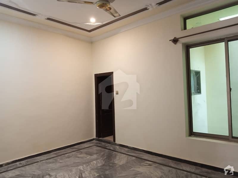 ورسک روڈ پشاور میں 7 کمروں کا 8 مرلہ مکان 3.5 کروڑ میں برائے فروخت۔