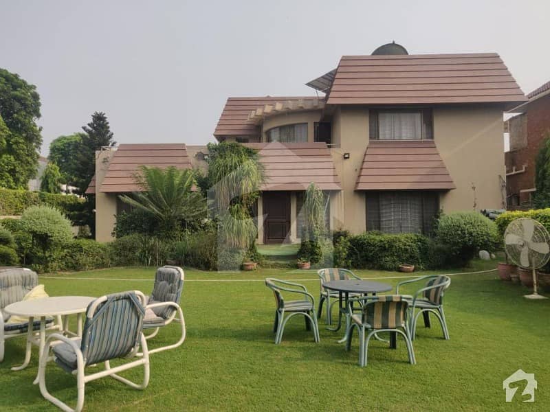2 KANAL FULLY BASMENT MODERN BUNGALOW WITH ONE KANAL LAWN AND ONE KANAL BUNGALOW FOR SALE IN PHASE 2