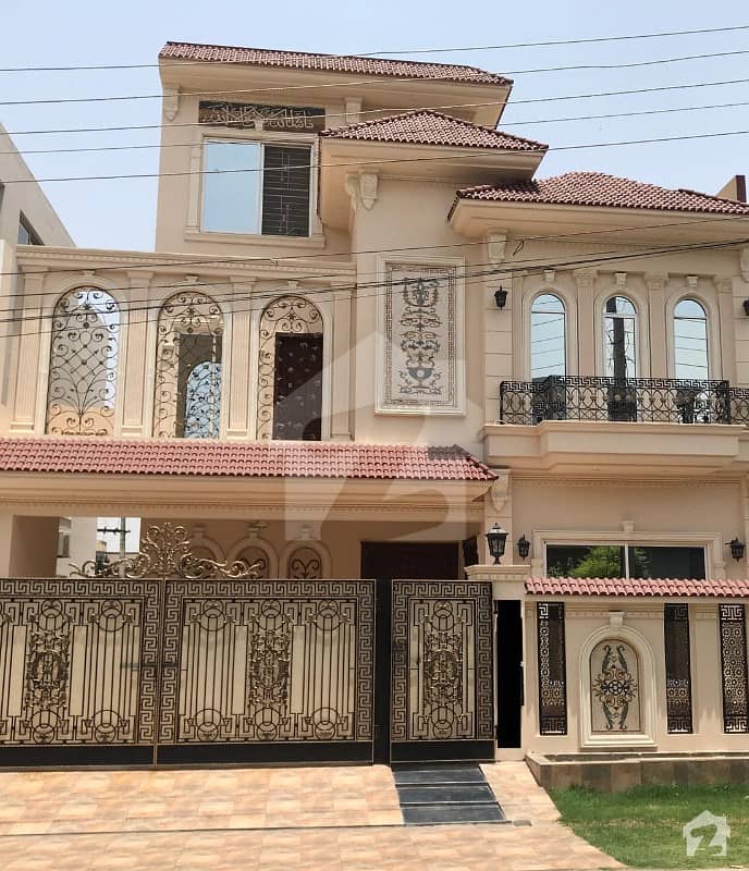 10 Marla Luxury Brand New House For Sale