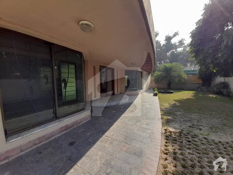 32 Marla Magnificent Bungalow For Rent In Sarwar Colony Cantt