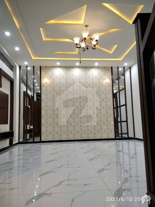 خیابان کالونی 2 فیصل آباد میں 5 کمروں کا 135 کنال مکان 65 ہزار میں کرایہ پر دستیاب ہے۔