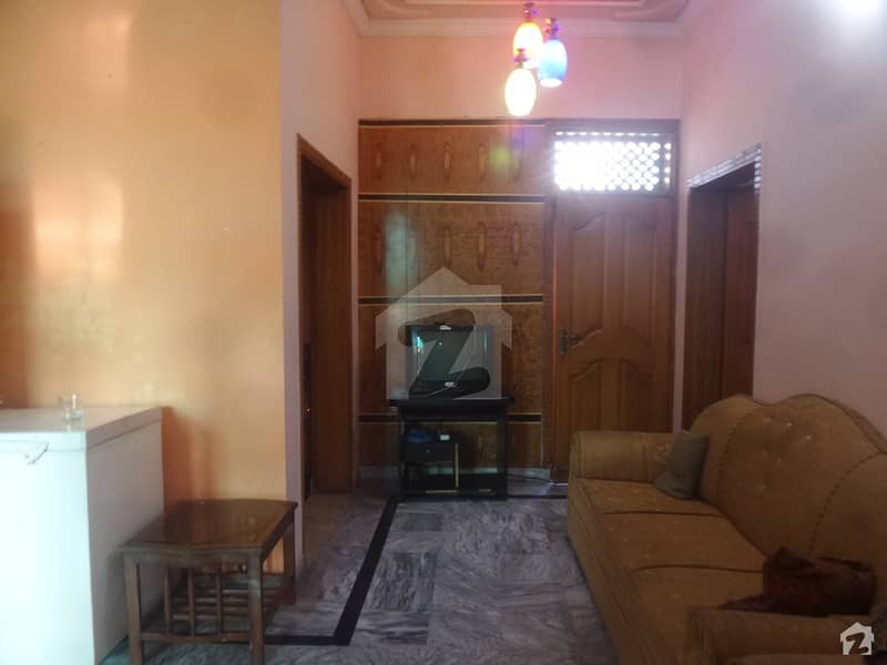نیو لالہ زار راولپنڈی میں 6 کمروں کا 10 مرلہ مکان 80 ہزار میں کرایہ پر دستیاب ہے۔