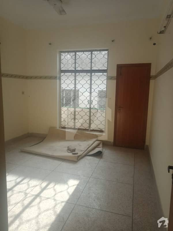 2250  Square Feet House In Allama Iqbal Town - Raza Block Of Lahore Is Available For Rent