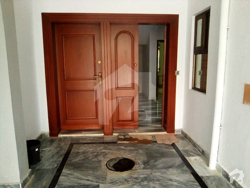 35x70 Cda Transfer Renovated House Available In G-9-4 Near Service Road