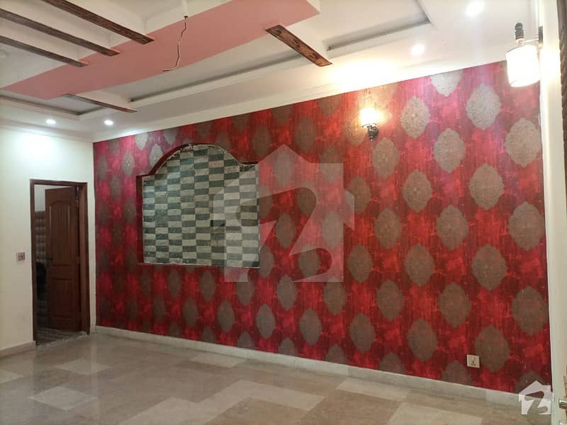 اقبال ایوینیو فیز 1 اقبال ایوینیو لاہور میں 4 کمروں کا 1 کنال مکان 2.95 کروڑ میں برائے فروخت۔