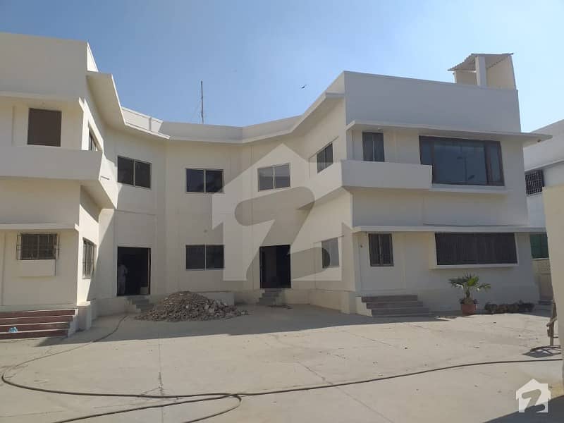 کشمیر روڈ کراچی میں 11 کمروں کا 4.4 کنال عمارت 75 کروڑ میں برائے فروخت۔