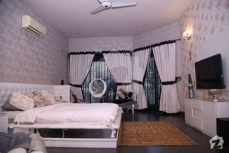 ڈی ایچ اے فیز 2 ڈیفنس (ڈی ایچ اے) لاہور میں 4 کمروں کا 1 کنال مکان 3.5 لاکھ میں کرایہ پر دستیاب ہے۔