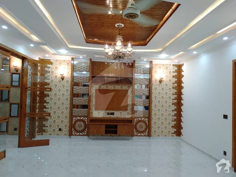 بحریہ ٹاؤن جاسمین بلاک بحریہ ٹاؤن سیکٹر سی بحریہ ٹاؤن لاہور میں 5 کمروں کا 10 مرلہ مکان 90 ہزار میں کرایہ پر دستیاب ہے۔